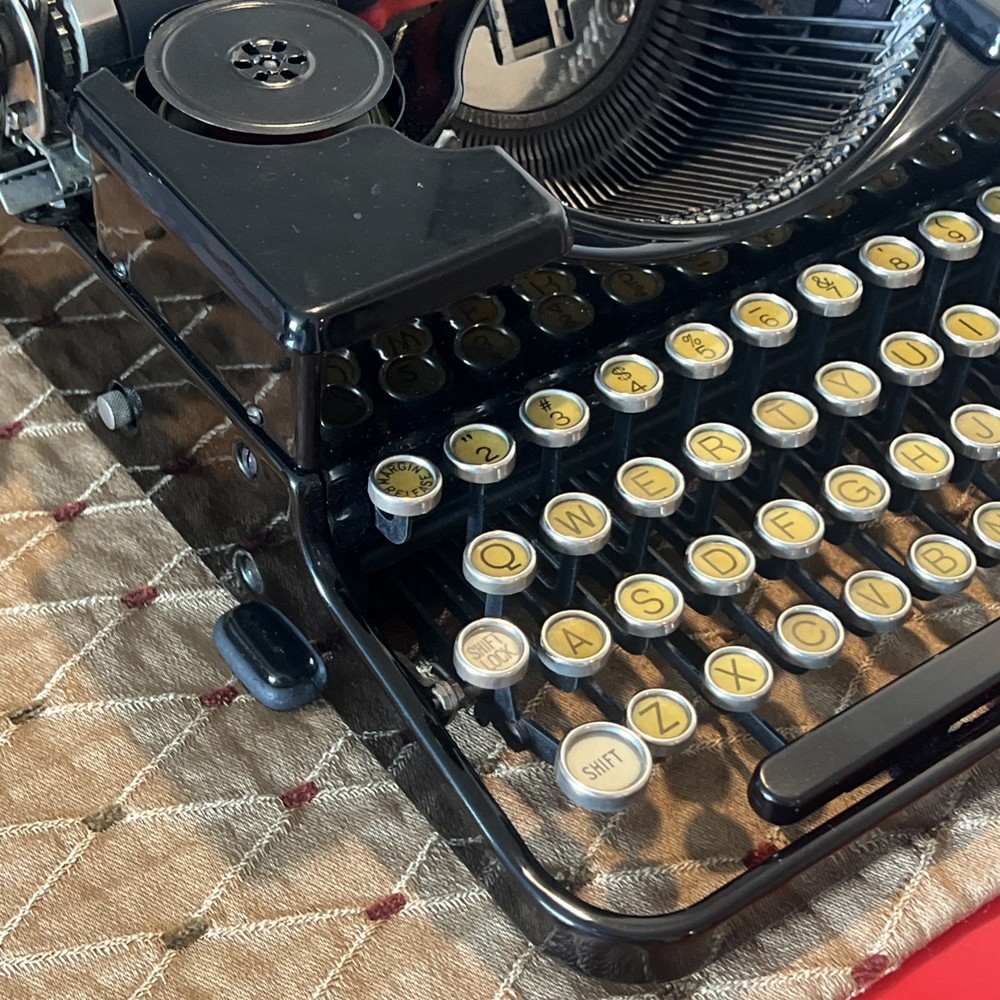 Royal Portable Typewriter 1934 Model with Original Case