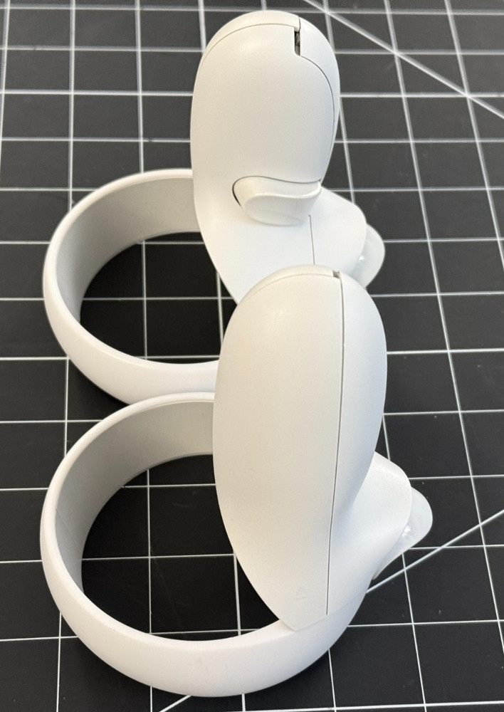 Genuine OEM Oculus Quest 2 Left + Right Controllers Excellent Working Condition