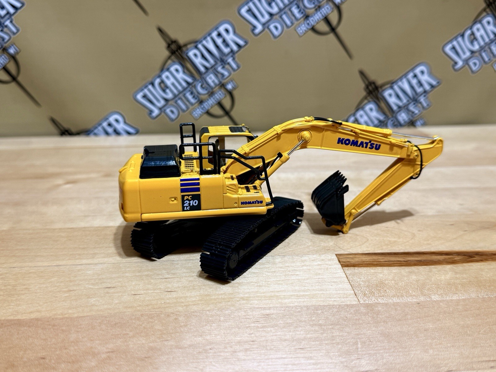 1:64 Komatsu PC210LC-11 Excavator First Gear Farm Toy Metal Tracks
