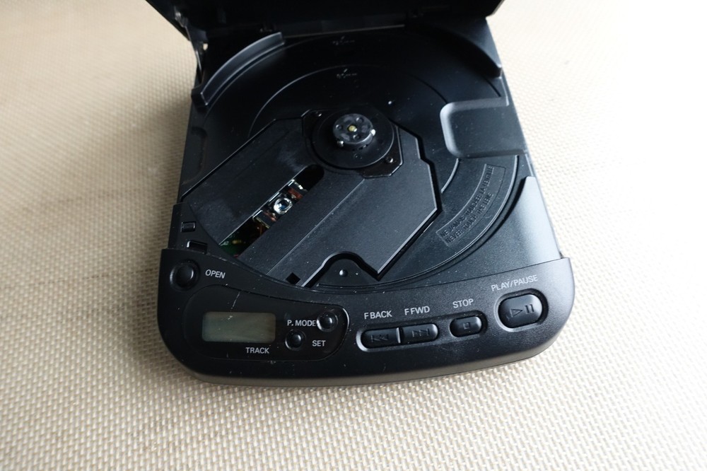 Sanyo BassXpander CDP-31 Portable CD Player