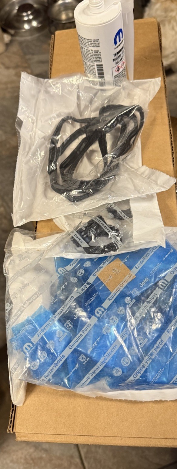 Right Intake Camshaft 3.6L 2016-2023 OEM MOPAR 5047913AD/68661147AB KIT NEW