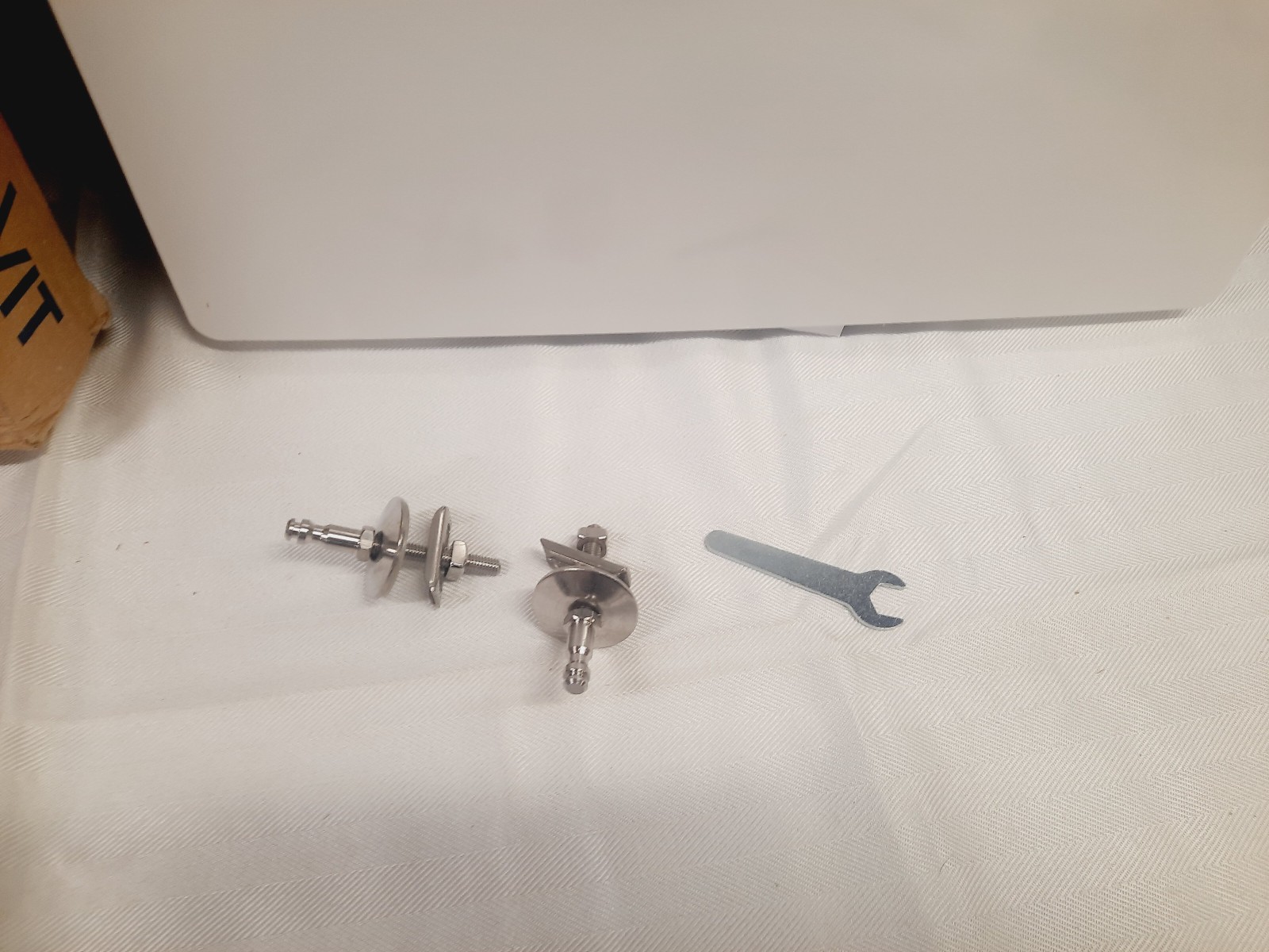 Duravit 0020290000 DuraStyle Elongated Closed-Front Toilet Seat ~ White ~ NEW