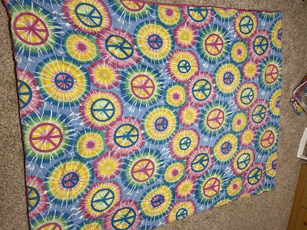 Twin bright color peace comforter and sham