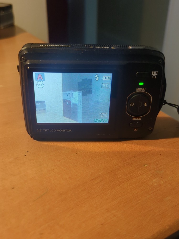 Hitachi HDC-99WE 9.0MP Digital Camera (Tested Working)