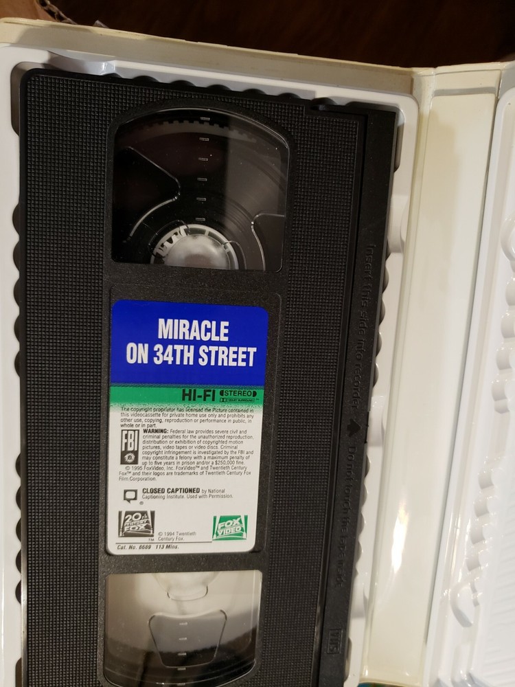Miracle on 34th Street (VHS, 1995) Clamshell