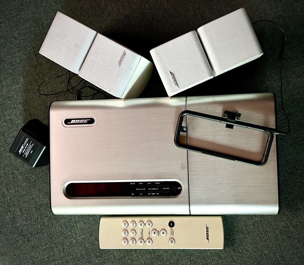 Bose Lifestyle 5 Music System - includes remote & 2 cube speaker arrays