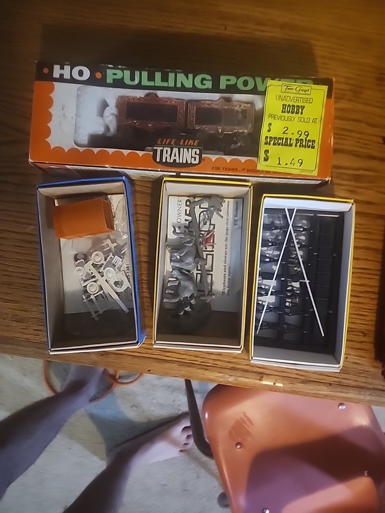 Ho Circus Train Lot
