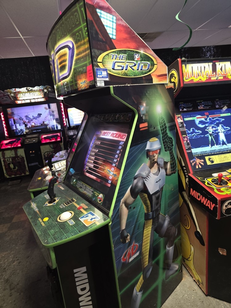 The Grid Dedicated 3 Player Midway Arcade Game + Topper Working 100% Jamma