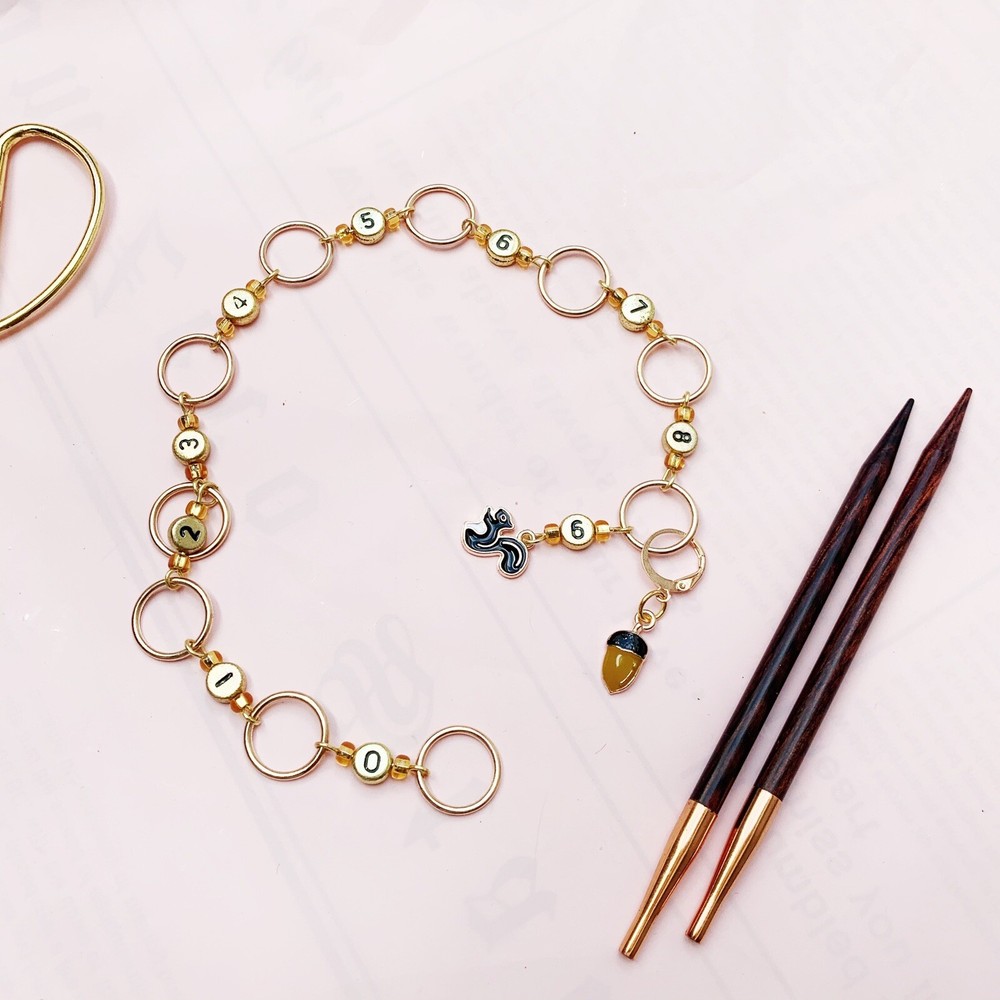 Squirrel chain row counter for knitting