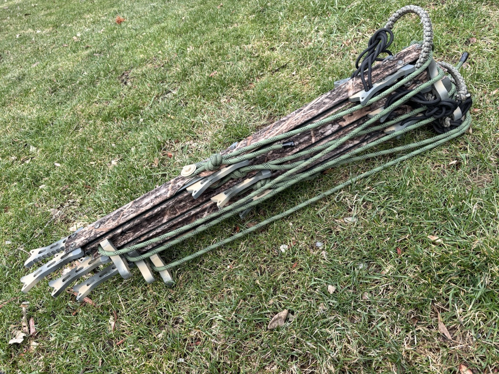 Camouflage Hawk Climbing Sticks for Mobile Hunting