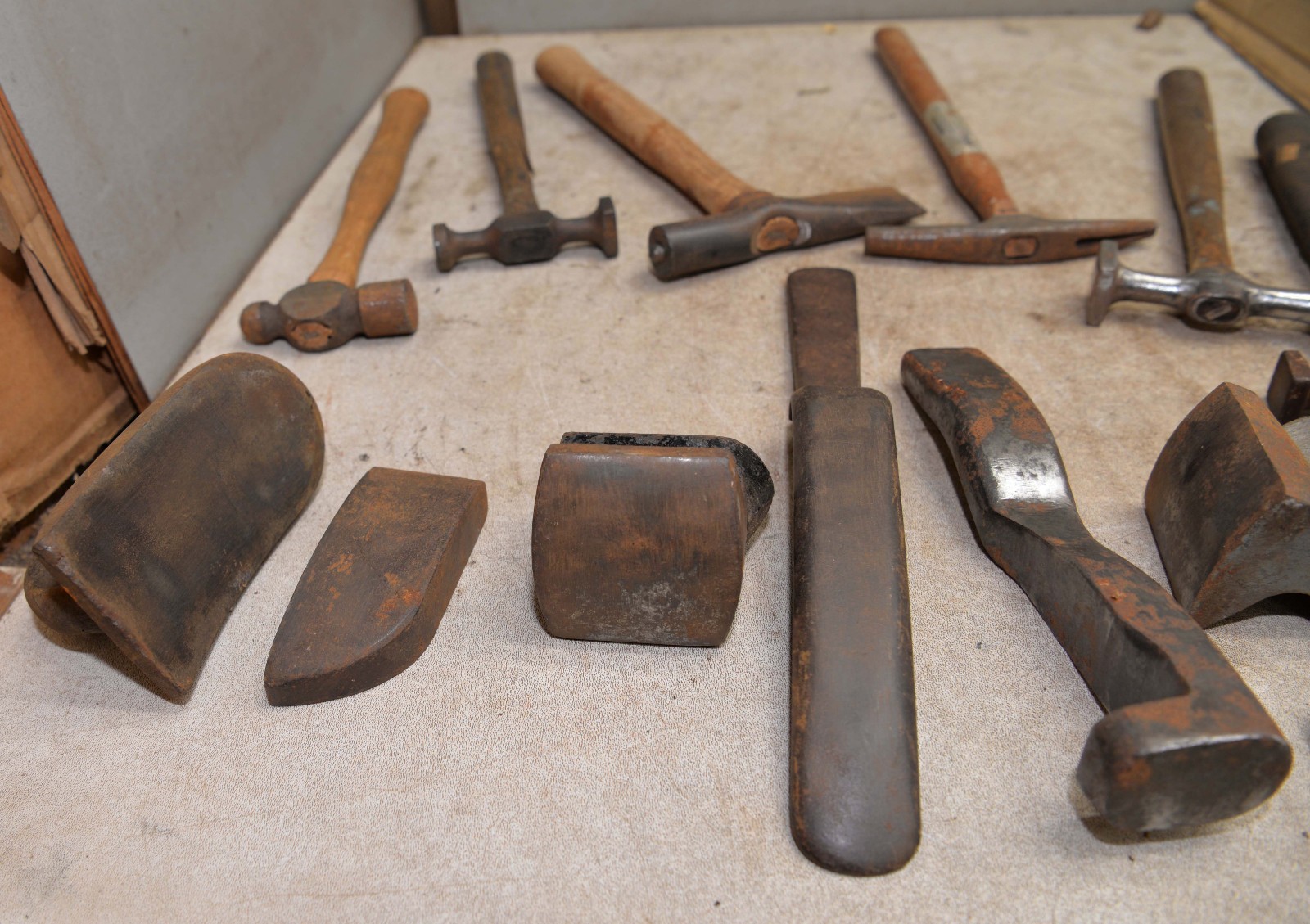 12 vintage autobody dolly spoon hammers & more lead working collectible tool D0