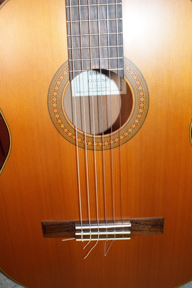 YAMAHA CG122MC Classical Guitar - Cedar top