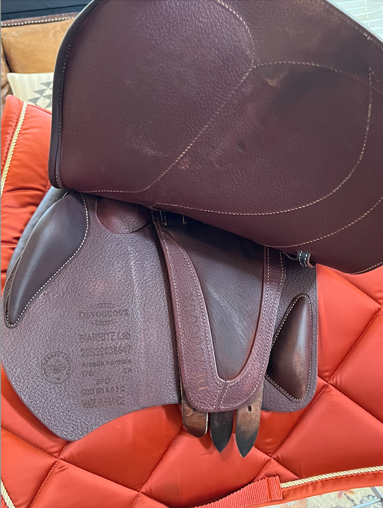 2022 17.5” 2A Devoucoux Biarritz Lab Jump Saddle *Full Buffalo Leather PRO PANEL