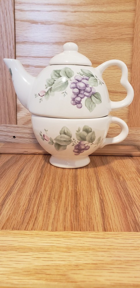Pfaltzgraff Grapevine Tea For One, Teapot & Cup w/Lid EUC
