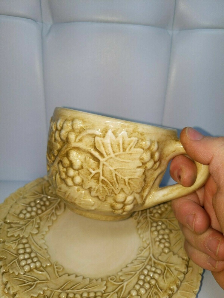 PERIGRAPPA DERUTA 3D Place Setting GRAPE VINE Cup Saucer Hand Printed Italy