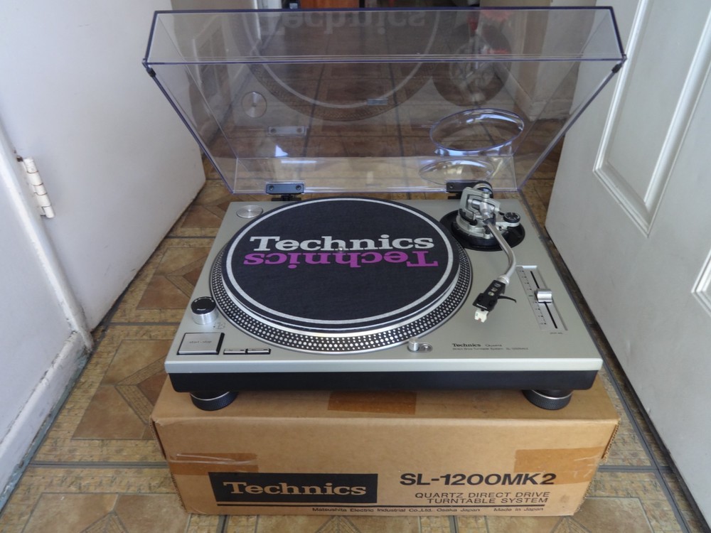 TECHNICS SL-1200MK2 PROFESSIONAL DIRECT DRIVE TURNTABLE