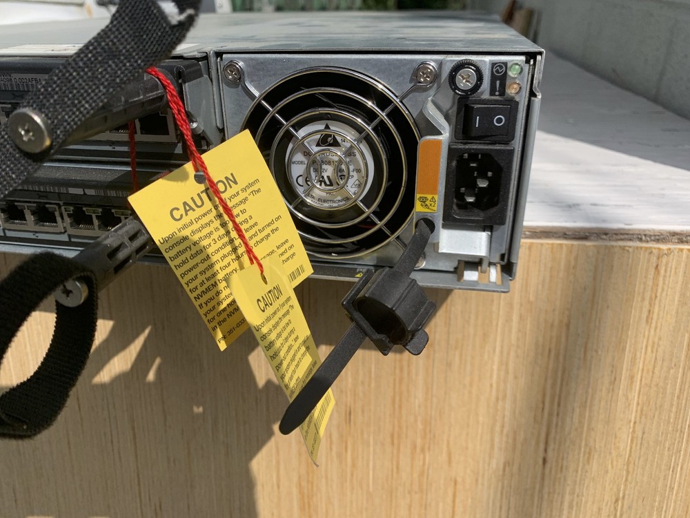 NetApp NAF-0602 Storage System 2X Controllers 2x PSU - No HDD