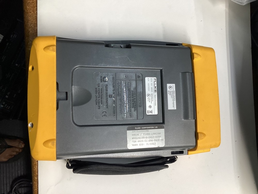 Fluke 199C Scopemeter Color Oscilloscope /Scope Function No Batt #(4D11)