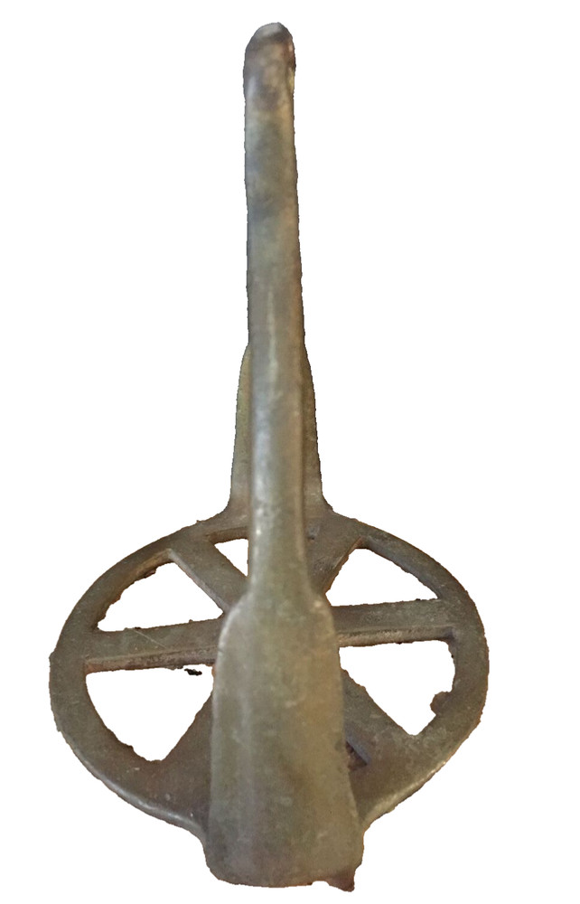 ANTIQUE CAST IRON UNUSUAL SHAPED SADDLE STIRRUP