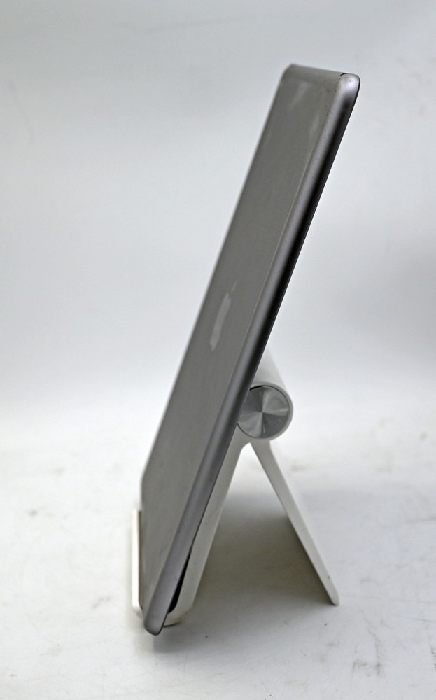 Apple ipad A1822 (MP2F2LL/A) (5th Gen) 32GB