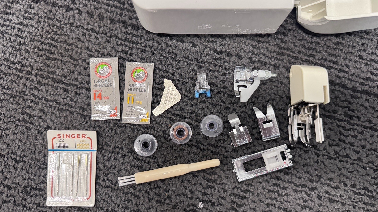 Singer Scholastic Model 6510 Sewing Machine with Pedal And Storage Case