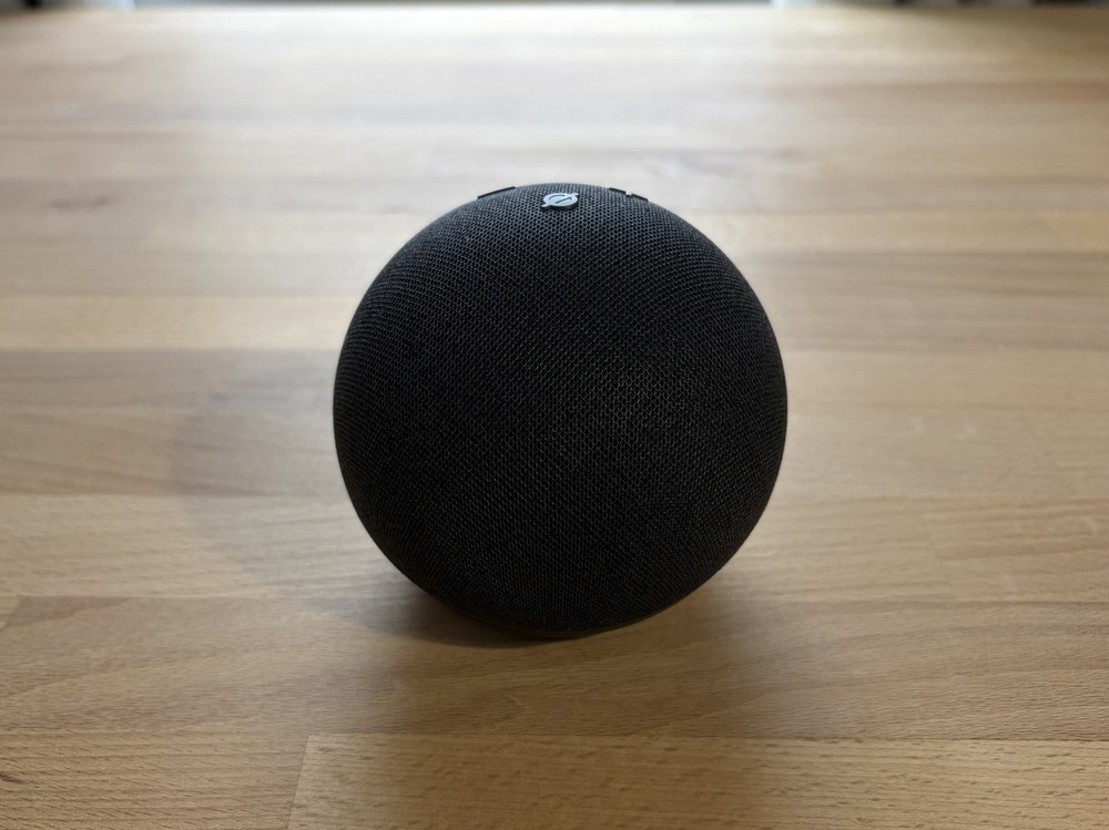 Amazon Echo Dot (4th Generation, Charcoal) w/ Charger [Pre-owned]