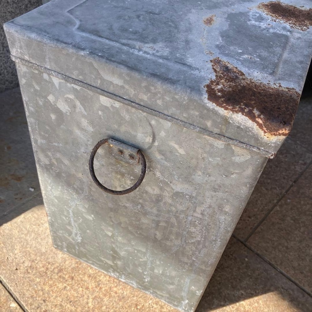 Tin can retro period storage box interior goods
