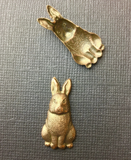 42135 - 2 Pc Sitting Rabbit Jewelry Finding Copper Oxidized