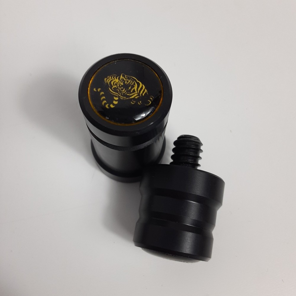 Tai ba Pool Cue Stick with Case 19.5 oz Joint Protector EUC