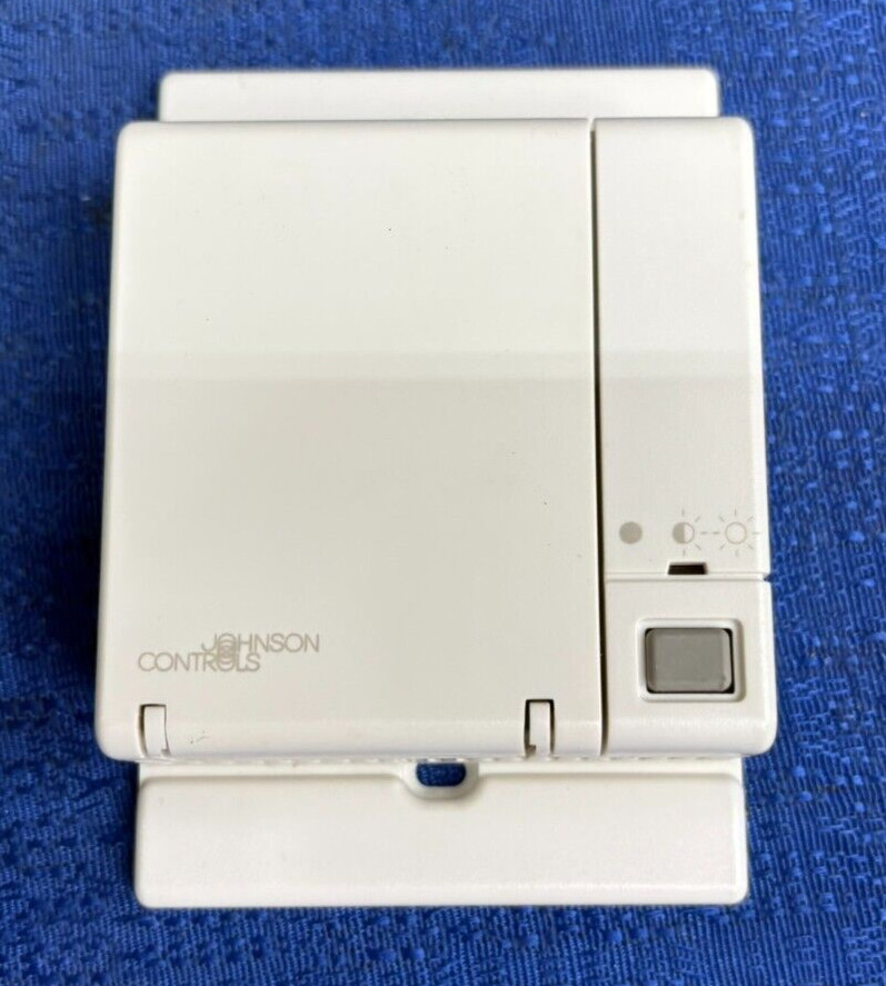 Johnson Controls Rev-D Wall-Mount Temperature Sensor ​Controller  TE-67NP-1N00