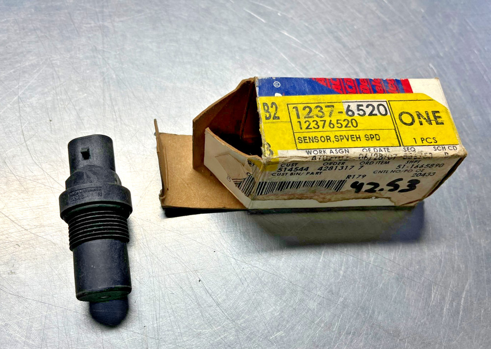 12376520  Genuine OEM GM   Speed SENSOR    1237-6520