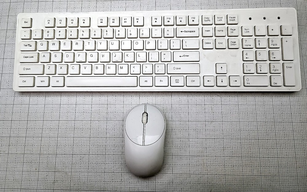 Wireless Keyboard/Mouse Combo - white - good condition - with dongle