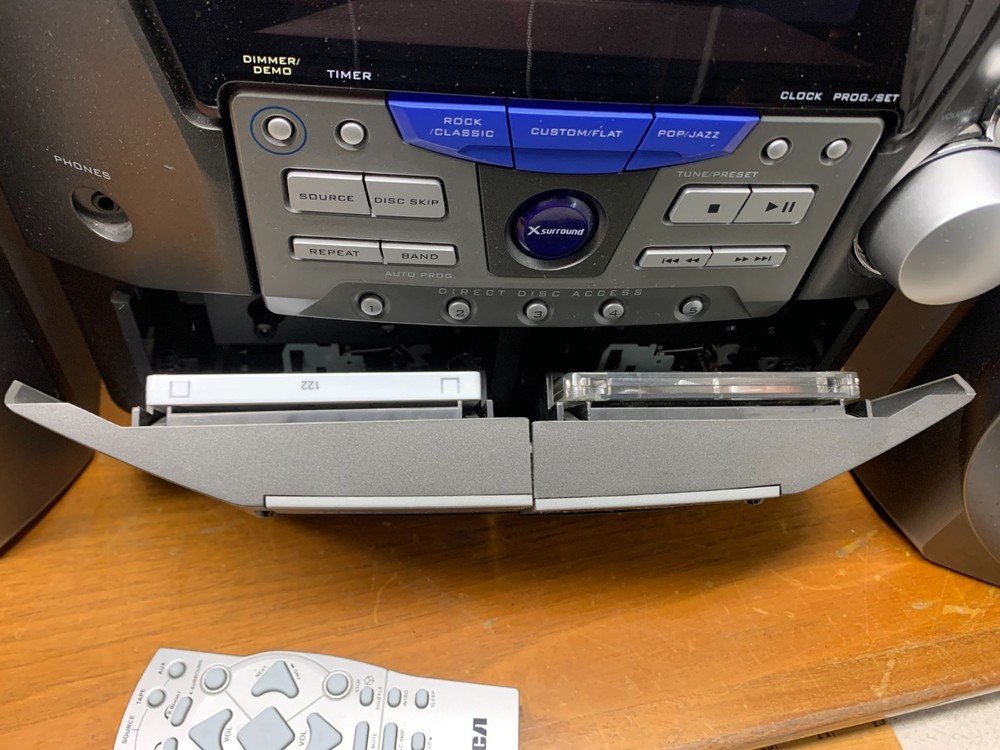 RCA RS2604 Digital Component Stereo System Tuner Cassette & 5 Disc CD Changer
