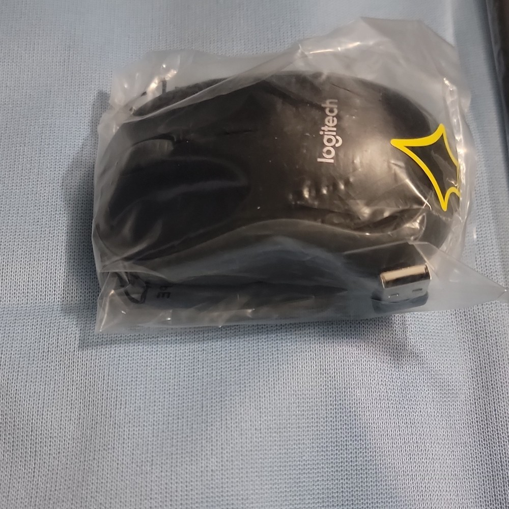 Logitech Wireless Keyboard and Mouse Bundle Black BRAND NEW!
