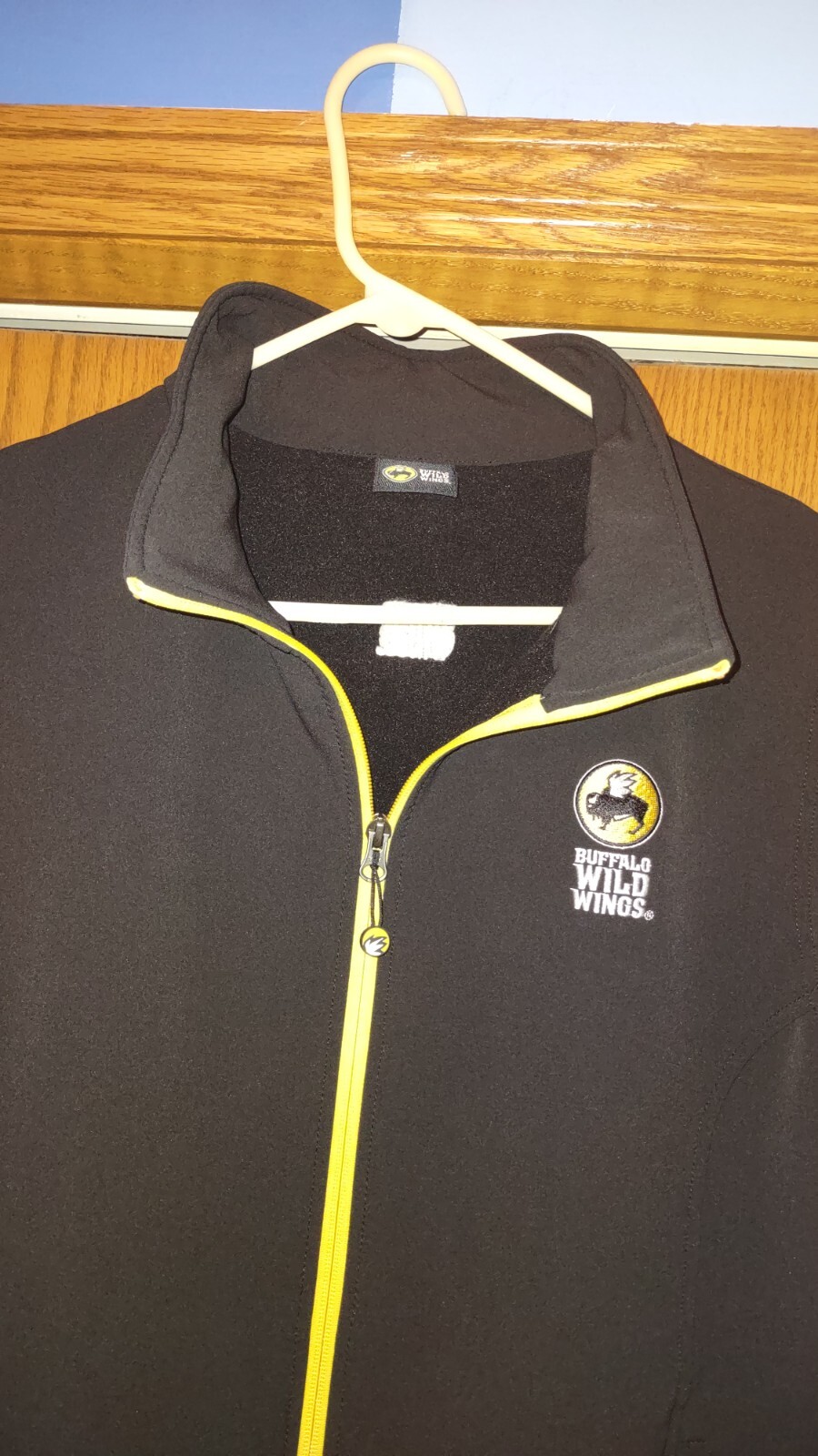 RARE NICE Employee Worn Adult M Buffalo Wild Wings Worker Vest Logo Black 🦬🍗🦬