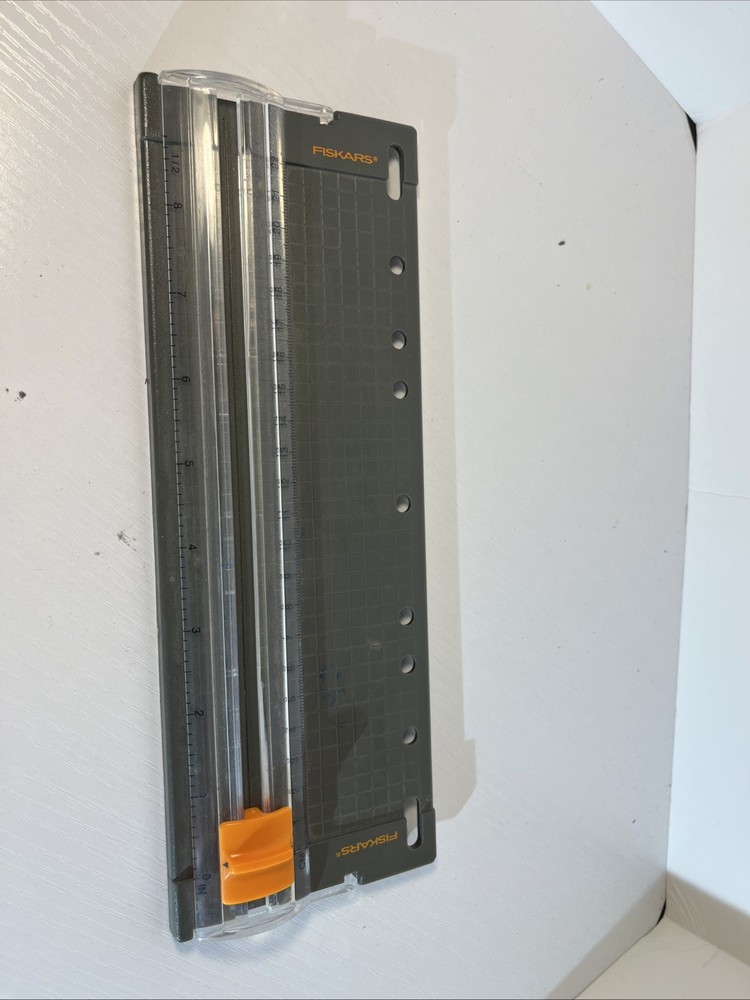 Fiskars Surecut Trimmer 8 inch 22 cm