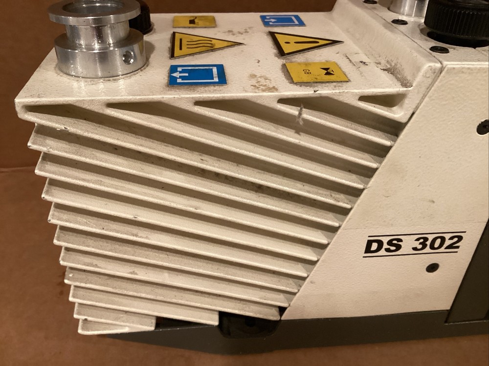 Varian DS302 Rotary Vane Vacuum Pump Read Description
