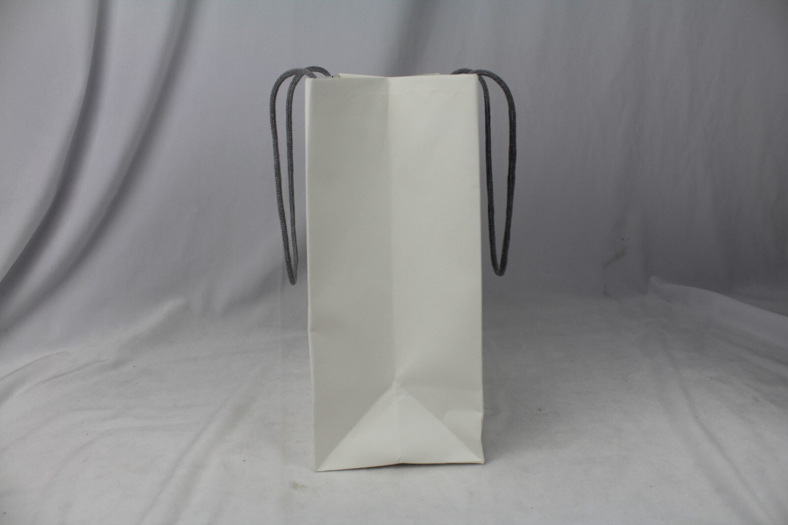 Lot of 2 Genuine Apple Store Logo White Gift Bags - 11" x 8" x 5"