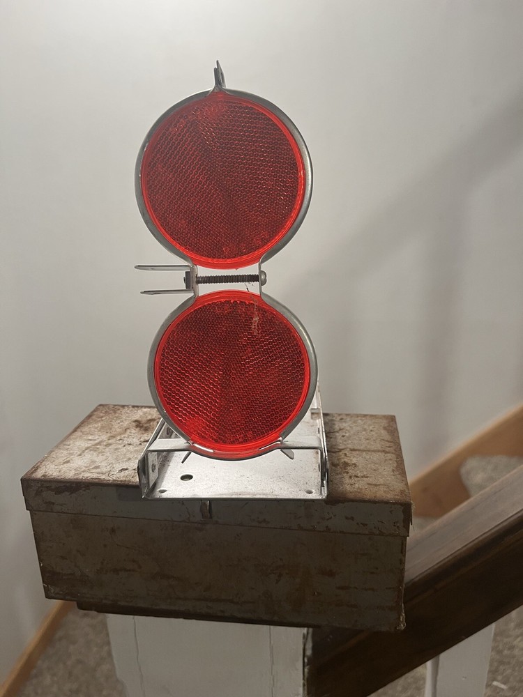 Vari-Flare Red Reflector Emergency Kit & Metal Box