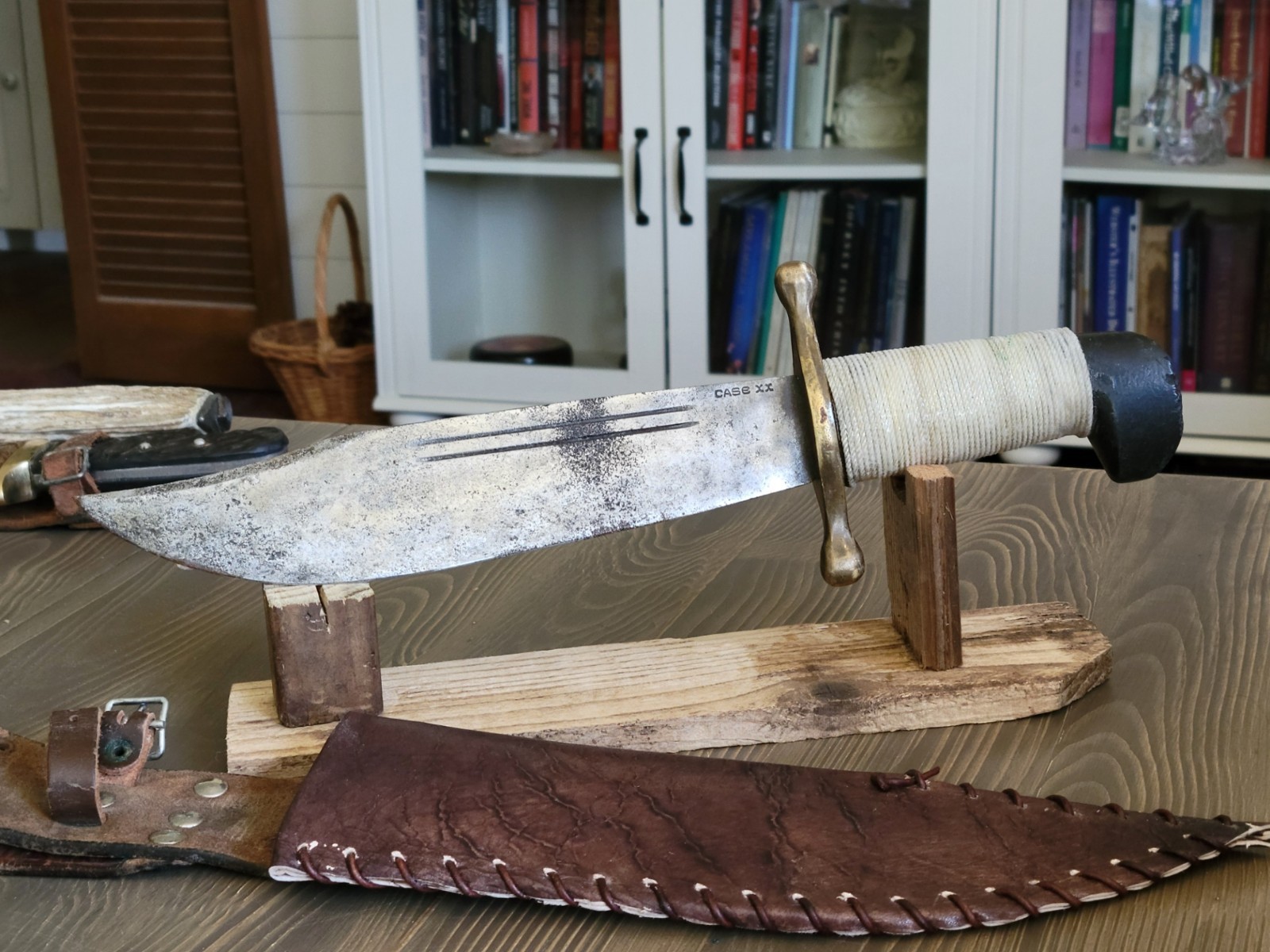 UNIQUE! WWII Case V-44 Bowie Knife w/Custom Sheath