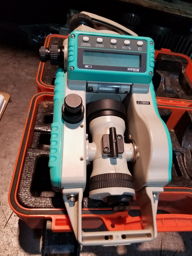 Nikon NE-100 Digital Theodolite w/case