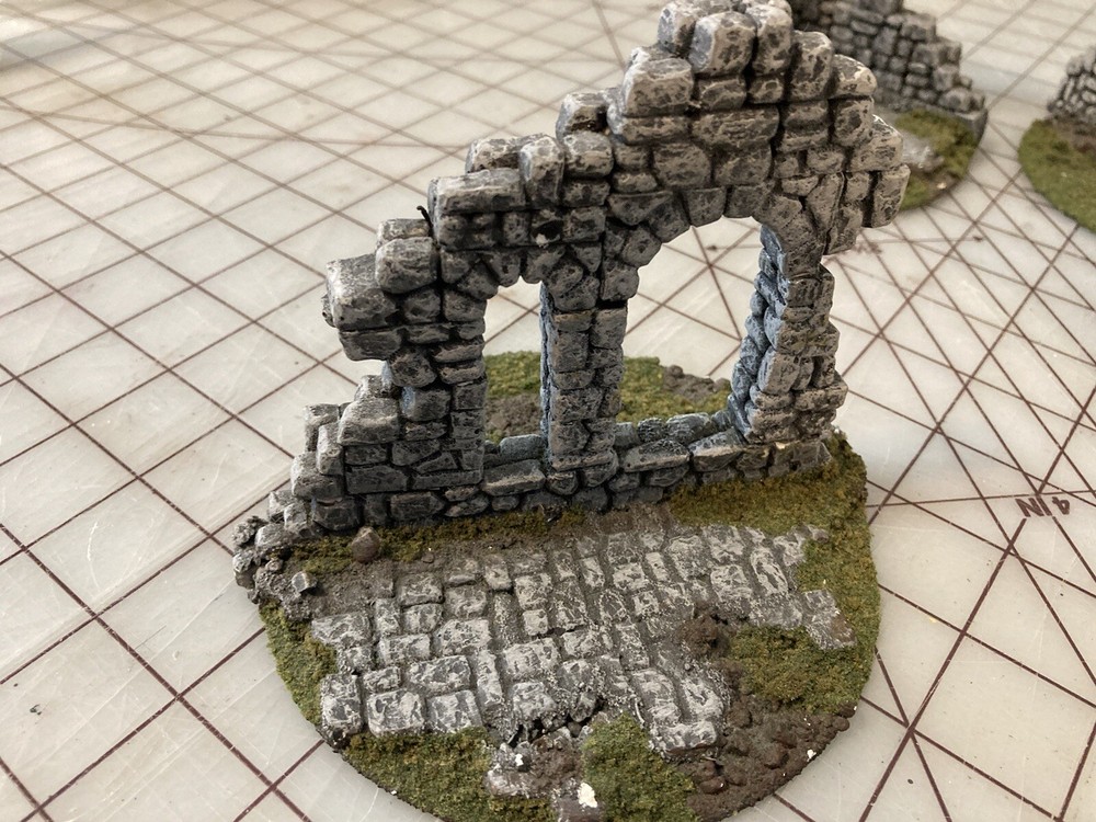 WARHAMMER GAMING FIVE TERRAIN GOTHIC RUINS