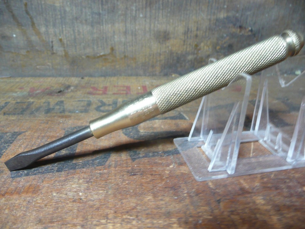 Gam Mfg. Co. Multiple screwdriver set, 4 in 1.