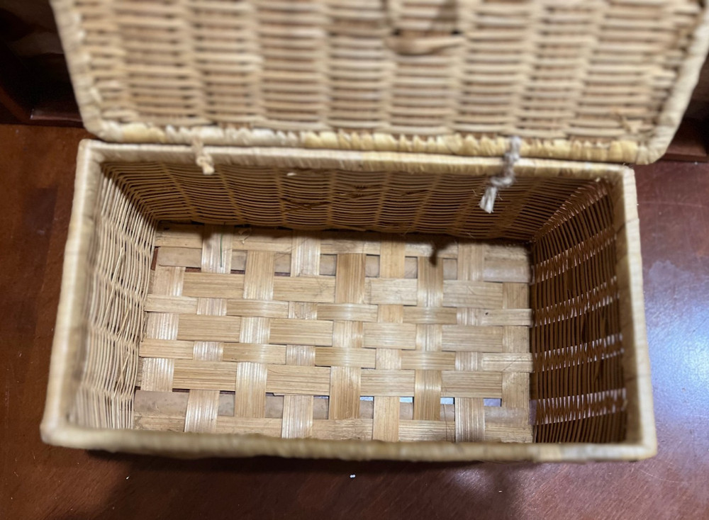Vintage Wicker Storage Basket with Hinged Lid – Rectangular Organizer 10x5.5x5