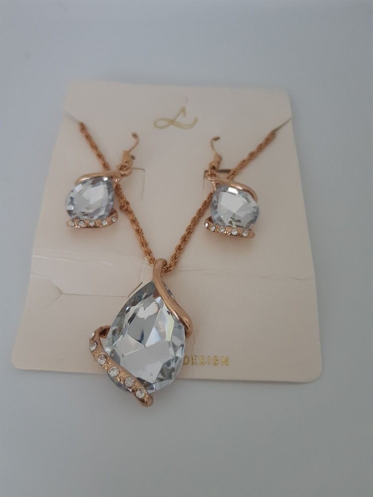 earring necklace set.