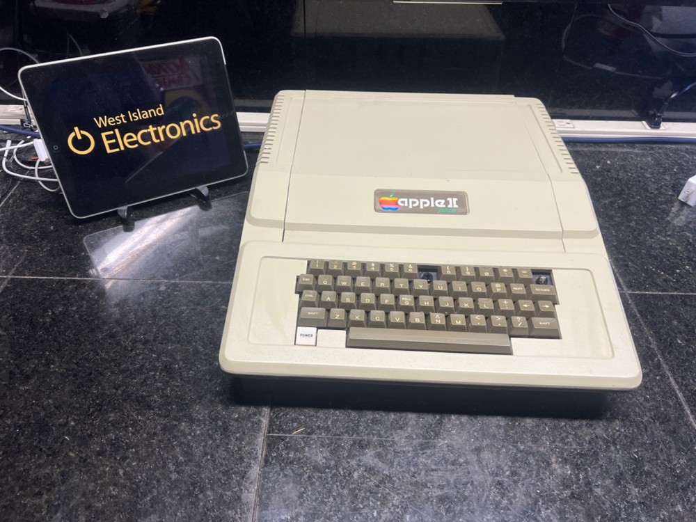 APPLE II PLUS EMPTY CASE FOR MODS!