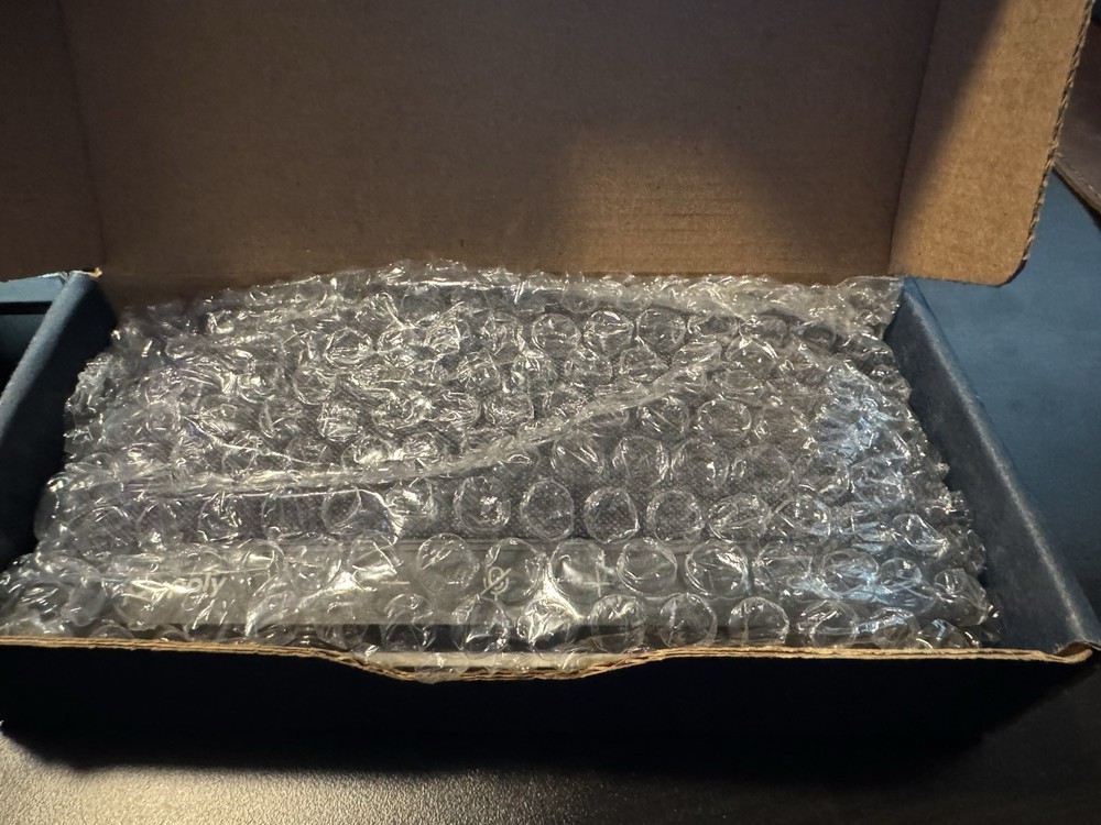 PolySync 40 Microphone for Microsoft Teams USB Bluetooth Speakerphone