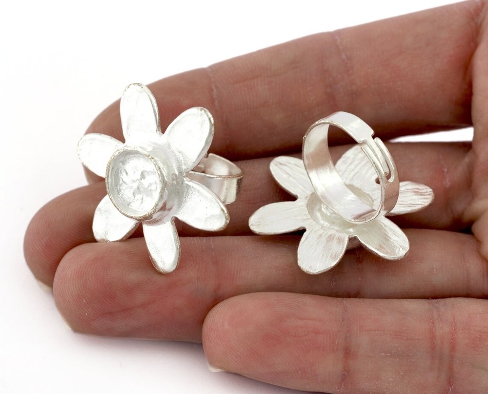 Daisy Flower Ring ,Adjustable,Round Blank Bezel Setting-Shiny Silver Plated 5349