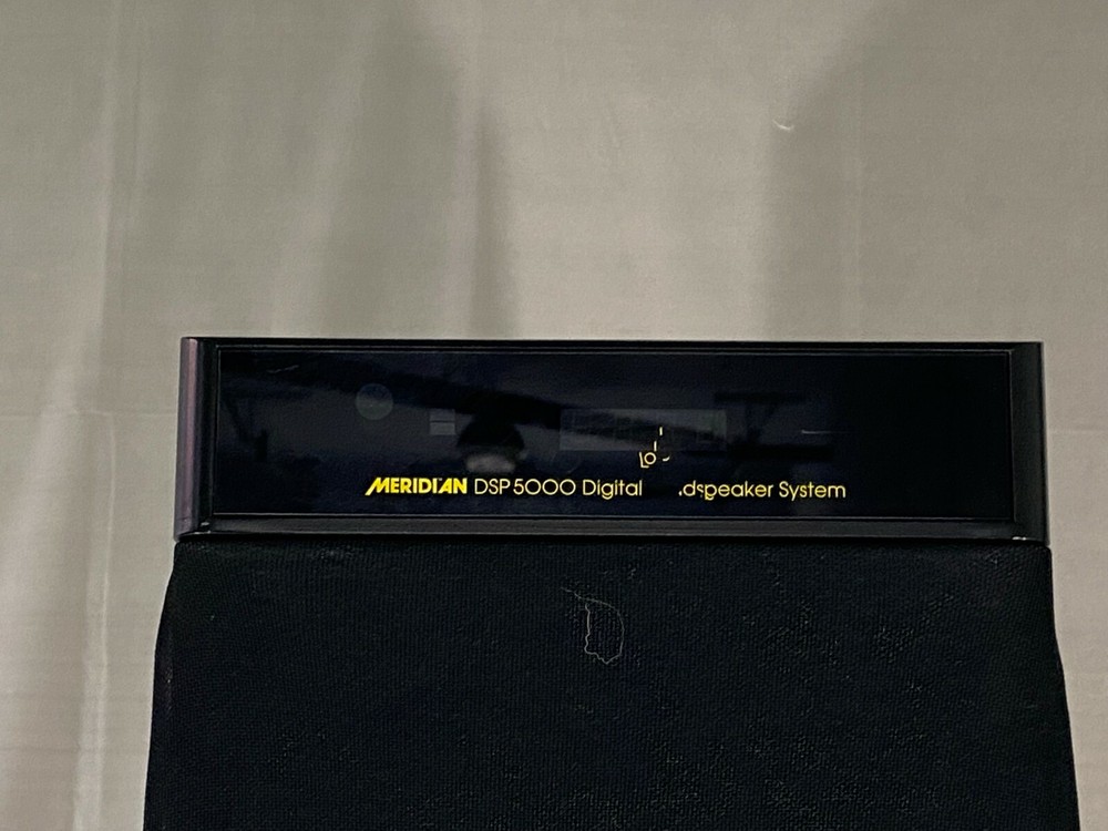 Meridian Multimedia Controller Model 562V and Meridian DSP 5000 Digital Speaker