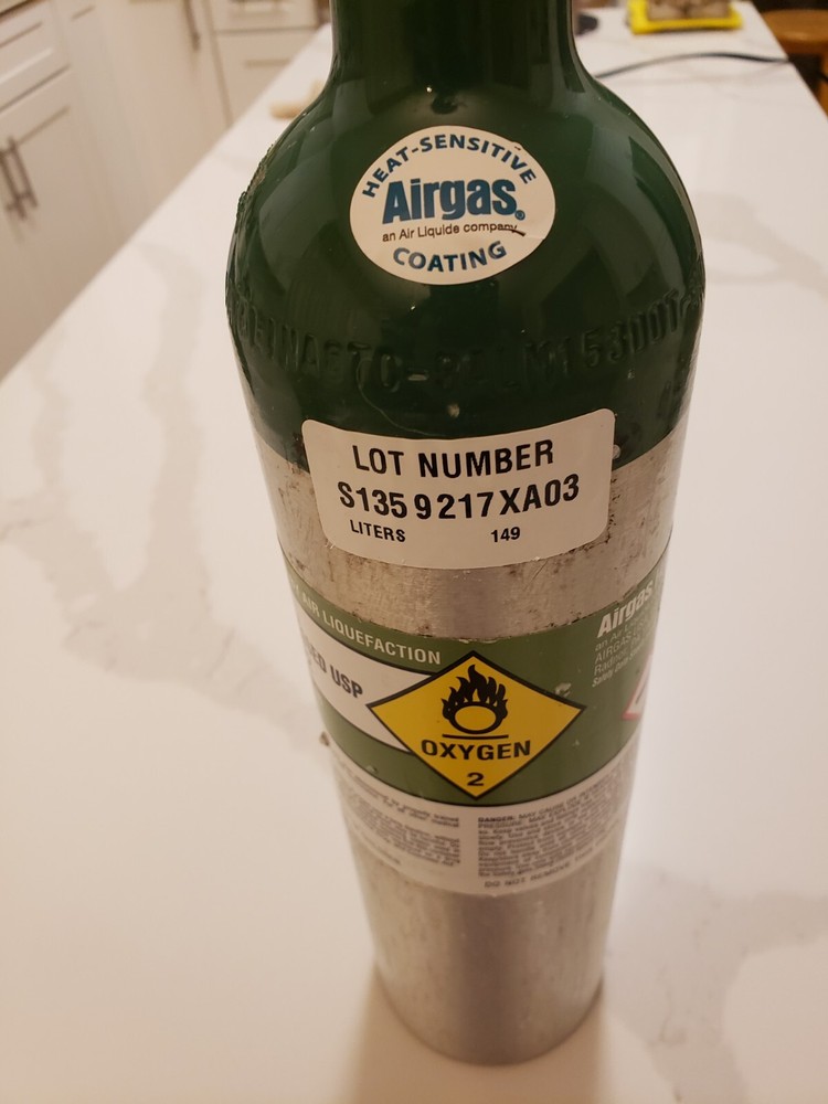 Oxygen compressed cylinder